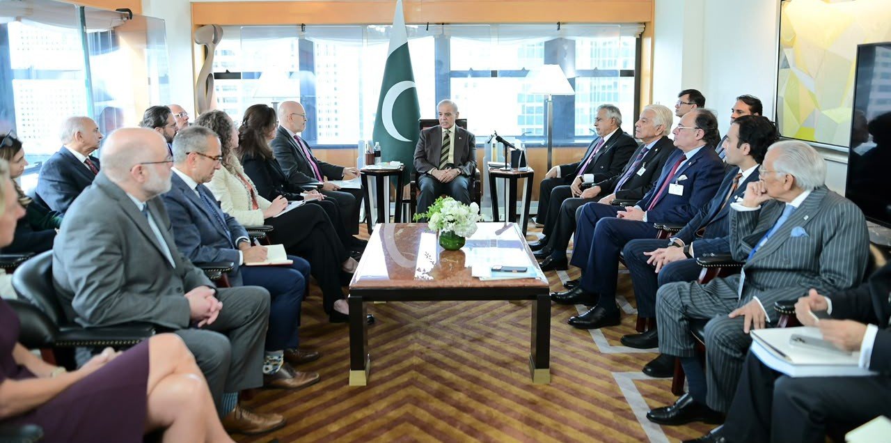 وزیراعظم شہبازشریف کی امریکی-پاکستان بزنس کونسل اور بزنس کونسل آف انٹرنیشنل انڈرسٹینڈنگ کے مشترکہ وفدسےملاقات ،امریکی کاروباری برادری کو زراعت، آئی ٹی، کان کنی اور معدنیات سمیت دیگر شعبوں میں سرمایہ کاری کی دعوت